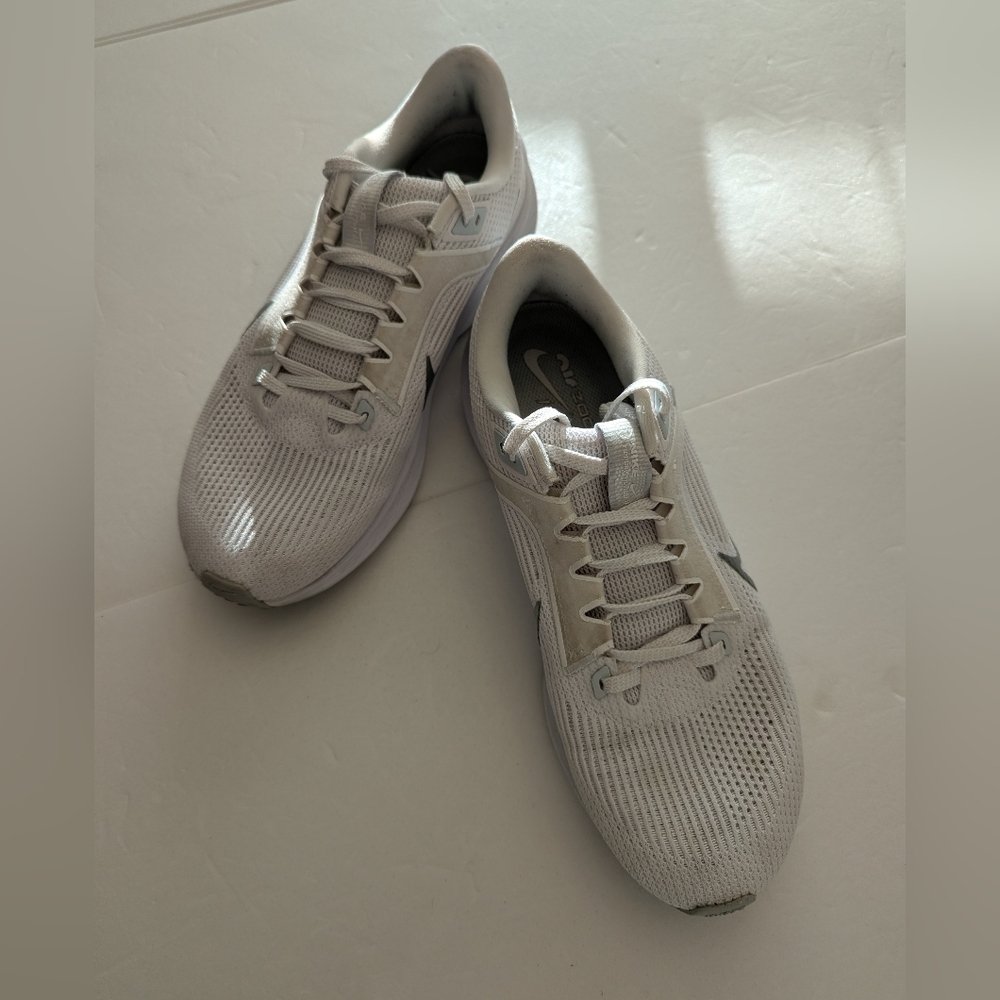 Nike Air Zoom Pegasus Women's Running Shoes White Metallic & Silver Colorway